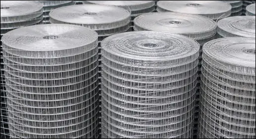 Type 304 stainless steel welded wire mesh, 50mm x 50mm square mesh opening, 3mm wire diameter, 1 meter width x 25 meters length.